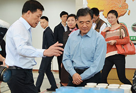中共中央政治局委员、国务院副总理汪洋莅临集团参观调研